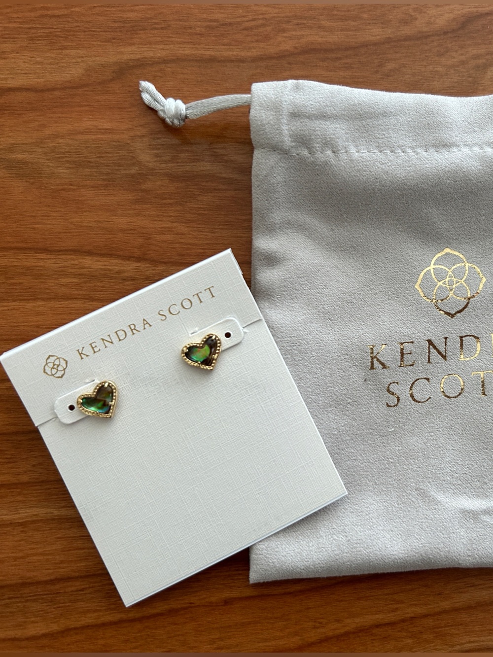Kendra Scott Framed Ari Heart Gold Stud Earrings in Blueish Abalone